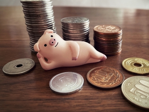 小銭（硬貨）の入金に注意！
たくさんの小銭（硬貨）の預け入れには手数料が発生します！